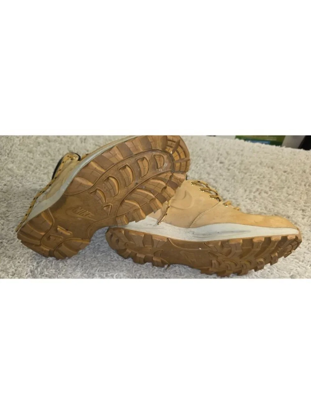 N/A nike manoa